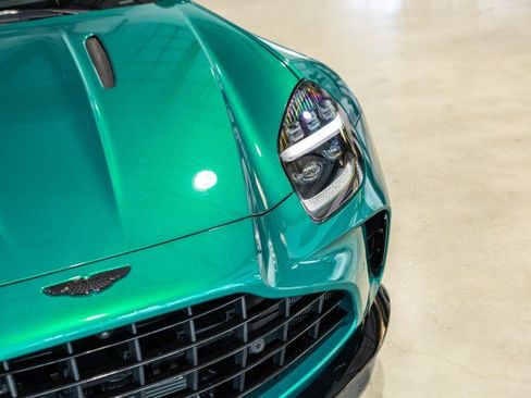 Used 2025 Aston Martin V8 Vantage Coupe RWD image 10