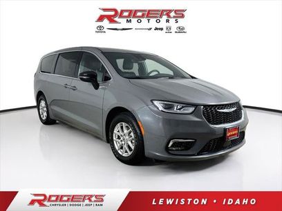 Certified 2025 Chrysler Pacifica Select