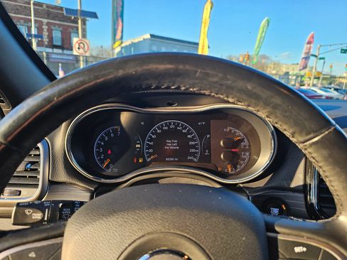 Used 2021 Jeep Grand Cherokee Laredo X image 21