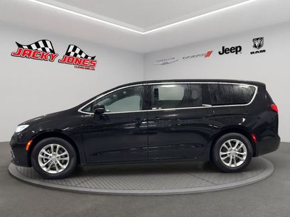 New 2026 Chrysler Pacifica Select