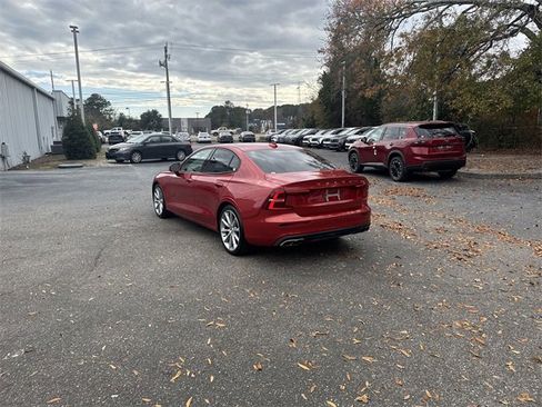Used 2020 Volvo S60 T5 Momentum image 7