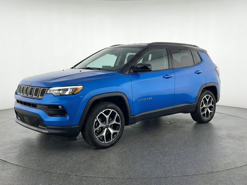 Used 2025 Jeep Compass Limited AWD/4WD image 3