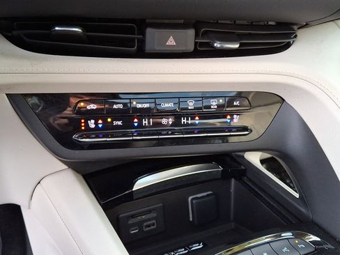 Certified 2022 Buick Envision Avenir w/ Technology Package II image 23