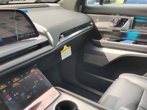 New 2026 Cadillac Vistiq Platinum w/ LPO, Floor Liner Package image 23