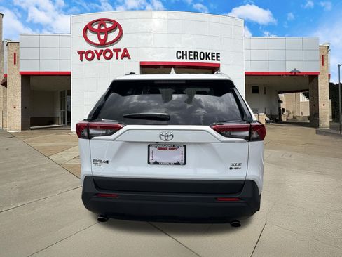 Used 2025 Toyota RAV4 XLE AWD/4WD image 6
