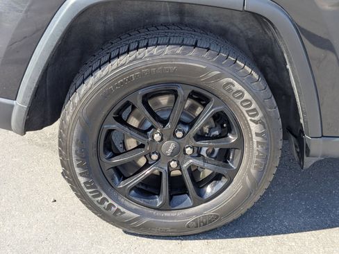 Used 2014 Jeep Grand Cherokee Limited w/ Trailer Tow Group IV AWD/4WD image 12
