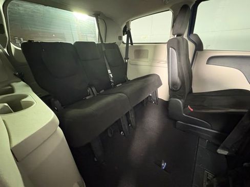Used 2013 Dodge Grand Caravan SE image 18