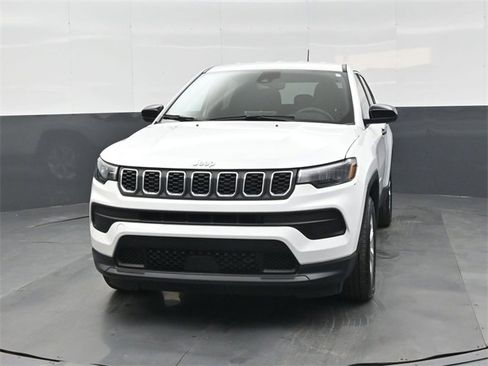 Used 2025 Jeep Compass Sport image 8