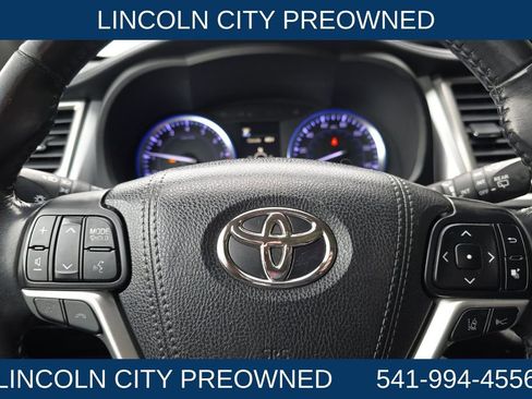 Used 2018 Toyota Highlander XLE image 24