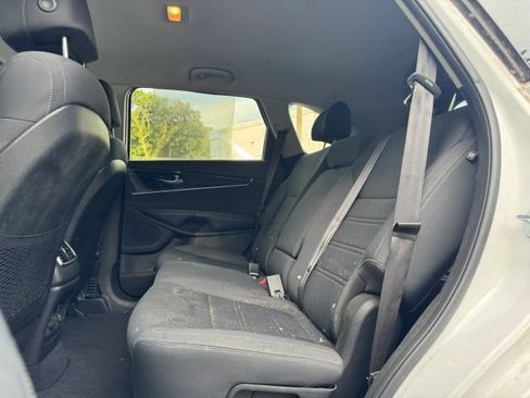 Used 2017 Kia Sorento AWD image 16