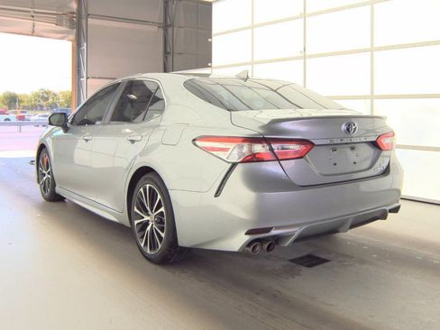 Used 2020 Toyota Camry SE FWD image 5