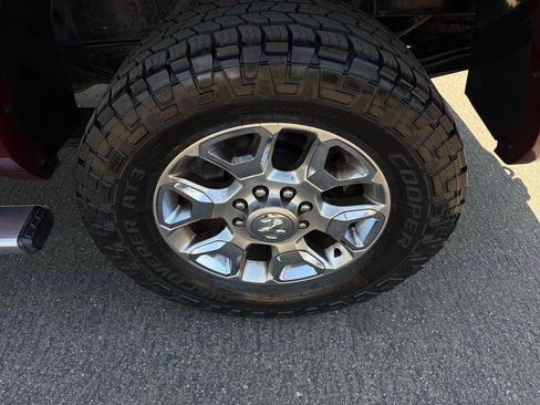 Used 2017 RAM 3500 Laramie Longhorn image 9