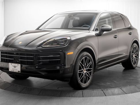Used 2025 Porsche Cayenne AWD/4WD image 7