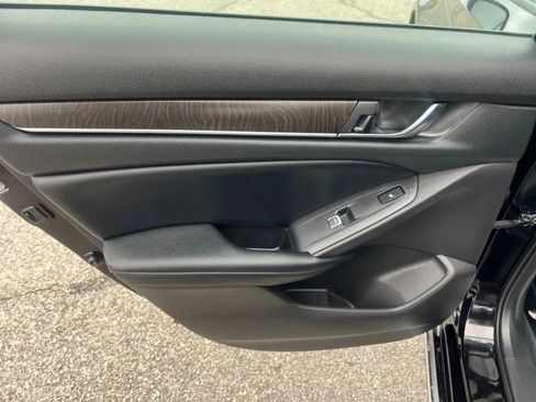 Used 2018 Honda Accord Touring image 23