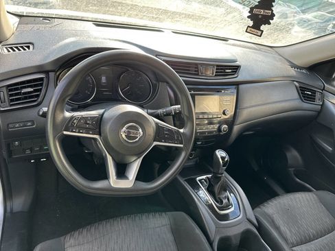 Used 2017 Nissan Rogue S image 4