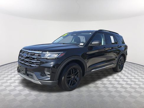 Used 2025 Ford Explorer Active RWD image 3