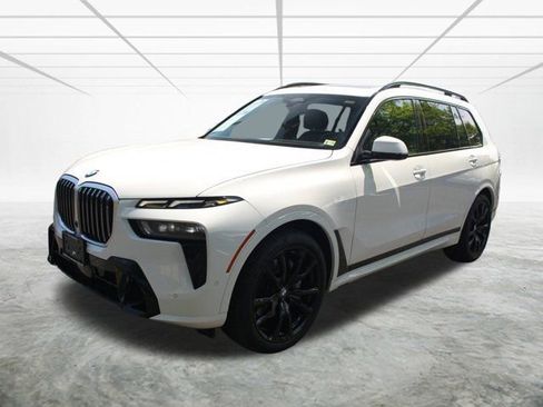 Used 2025 BMW X7 xDrive40i w/ M Sport Package image 5