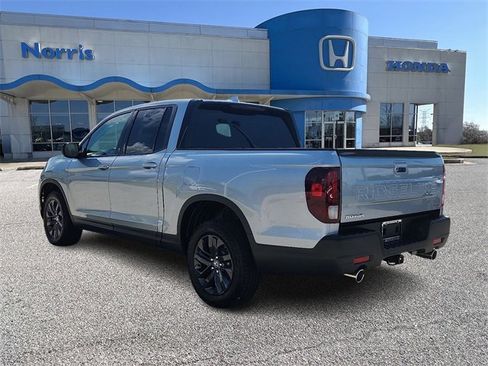 Used 2025 Honda Ridgeline Sport image 3