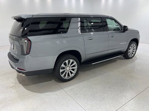 New 2026 Chevrolet Suburban Premier image 5