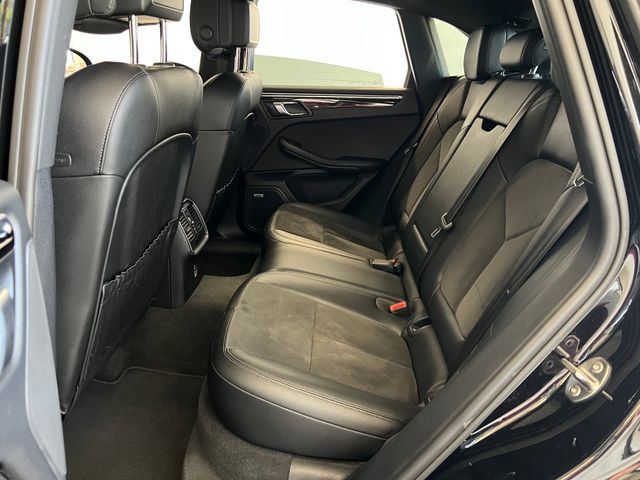 Used 2021 Porsche Macan AWD/4WD image 30