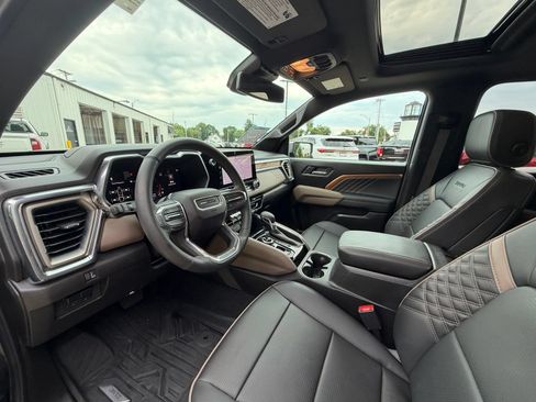 Used 2025 GMC Canyon Denali AWD/4WD image 11