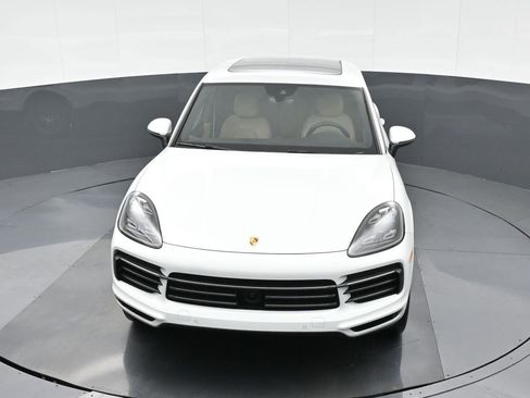Certified 2023 Porsche Cayenne Platinum Edition image 33