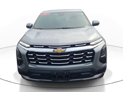 Used 2025 Chevrolet Equinox LT FWD image 2