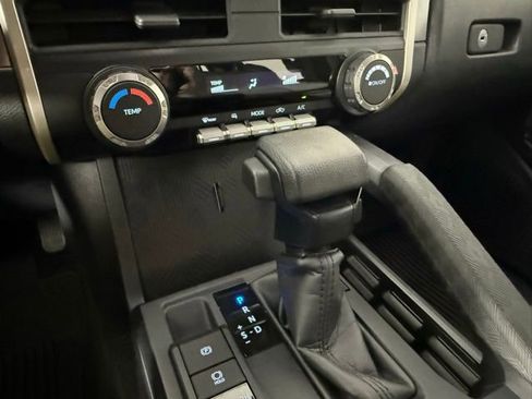 Used 2024 Toyota Tacoma SR5 AWD/4WD image 20