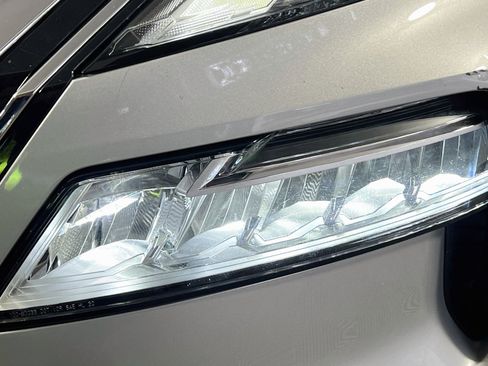 Used 2023 Nissan Rogue SV AWD/4WD image 12