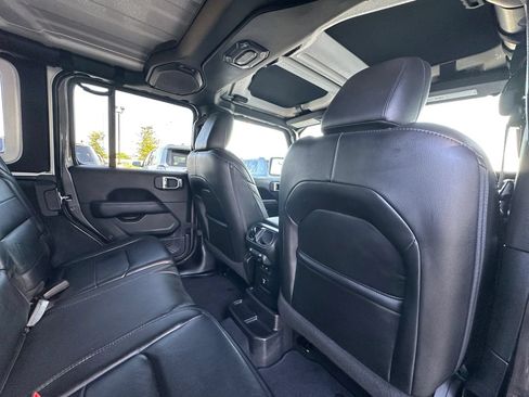 Used 2019 Jeep Wrangler Unlimited Sahara AWD/4WD image 17