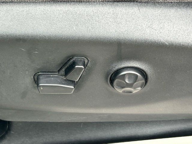 Used 2017 Chrysler Pacifica LX FWD image 27