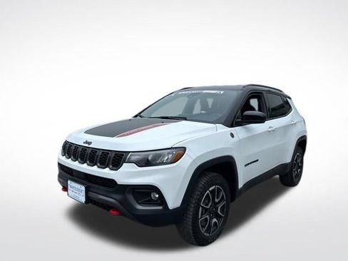 Used 2025 Jeep Compass Trailhawk AWD/4WD image 10