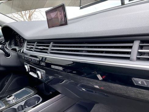 Used 2017 Audi Q7 3.0T Premium Plus w/ Premium Plus Package image 18
