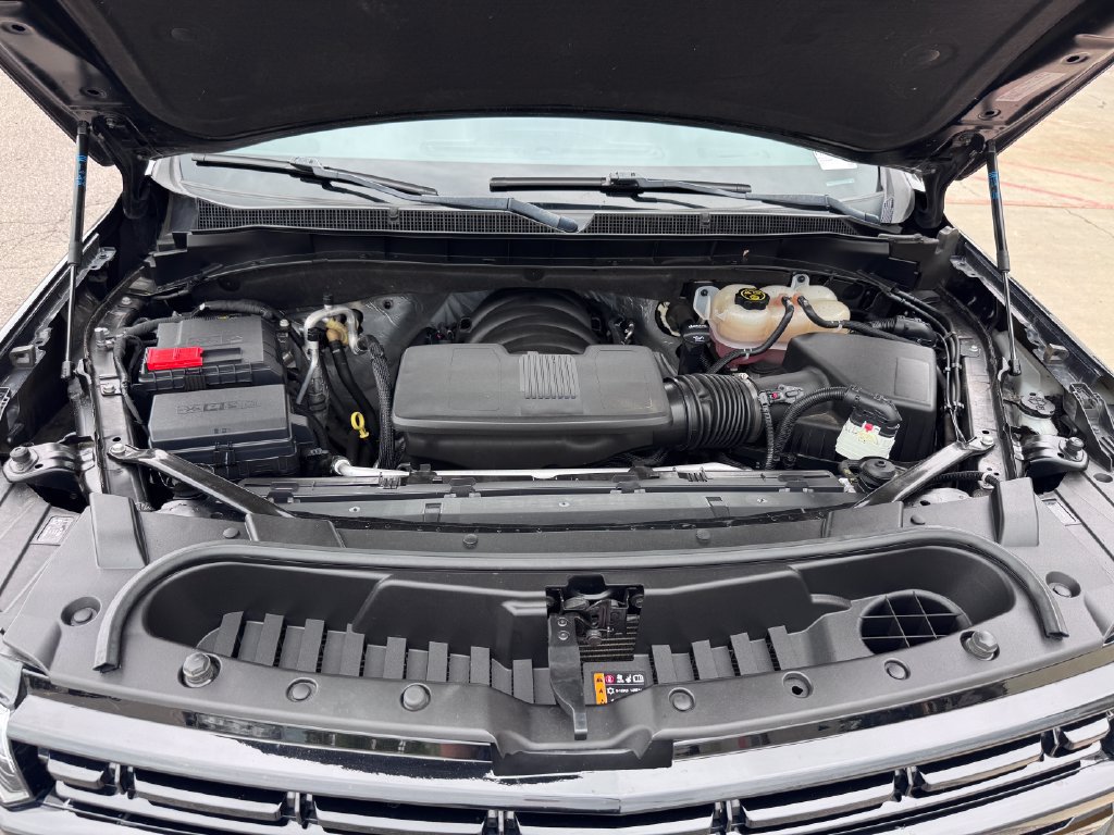 Used 2023 Chevrolet Suburban RST w/ Luxury Package AWD/4WD image 17