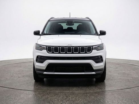Used 2025 Jeep Compass Limited AWD/4WD image 2