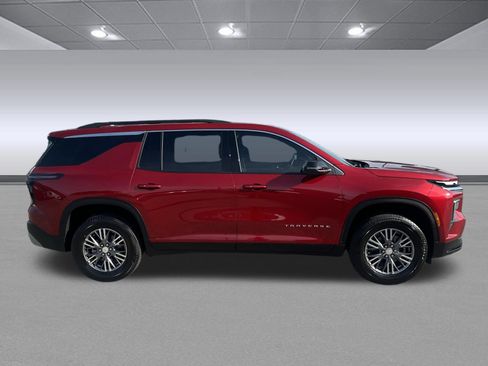 Used 2026 Chevrolet Traverse LT w/ Driver Confidence Package FWD image 2