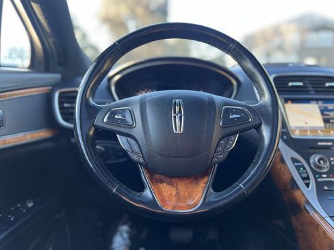 Used 2017 Lincoln MKX Reserve w/ Driver Assistance Package image 22