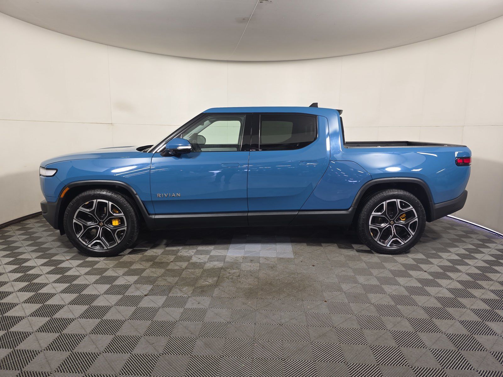Used 2023 Rivian R1T Adventure Quad AWD/4WD image 2