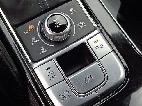 Used 2024 Kia Telluride LX AWD/4WD image 25