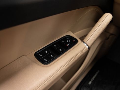Certified 2022 Porsche Cayenne Coupe AWD/4WD image 22
