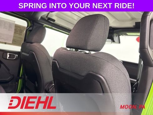 Used 2025 Jeep Wrangler Unlimited Rubicon w/ Convenience Group image 12