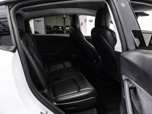 Used 2021 Tesla Model Y Long Range AWD/4WD image 37