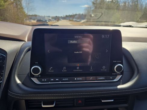 Used 2023 Nissan Rogue S image 25