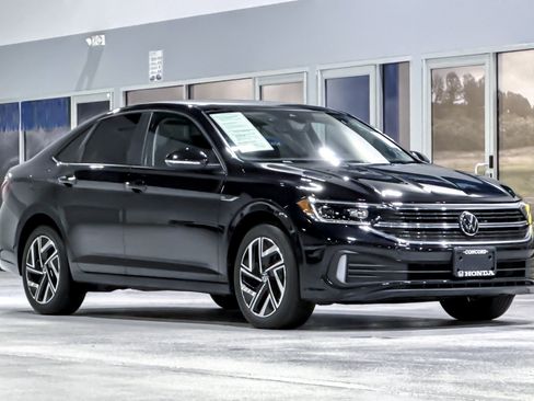 Used 2023 Volkswagen Jetta SEL FWD image 7