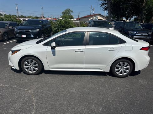 Used 2025 Toyota Corolla LE FWD image 3