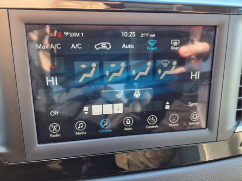 Used 2020 Chrysler Pacifica Touring-L image 5