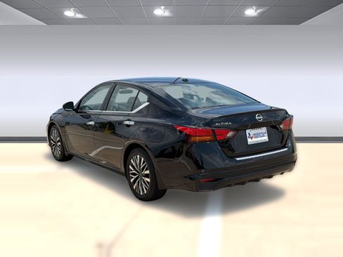Used 2023 Nissan Altima 2.5 SV FWD image 3