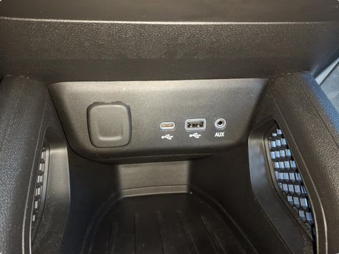 Used 2023 Chevrolet TrailBlazer LT FWD image 19