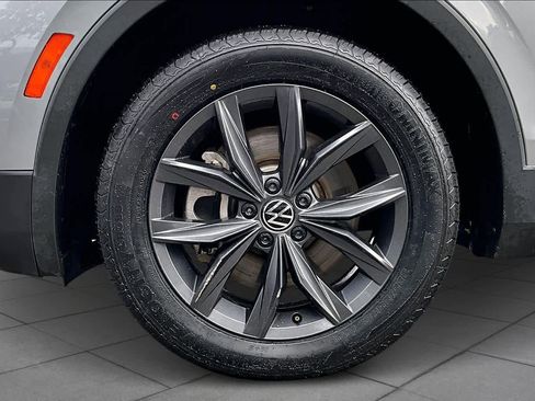 Used 2022 Volkswagen Tiguan SE image 10