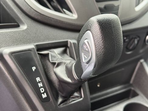 Used 2019 Ford Transit 250 148 Medium Roof RWD image 21